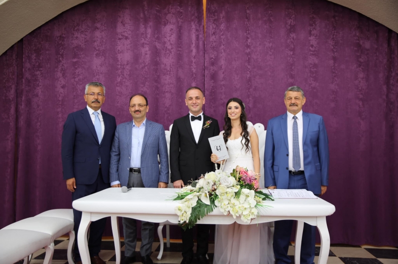 Akın bir çiftin daha nikahını kıydı