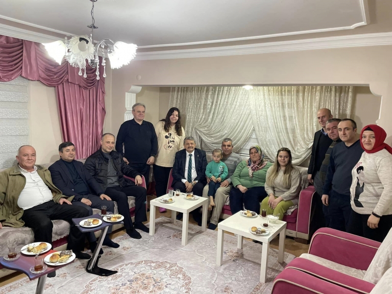 Akın, depremzedeleri ziyareti sürdürüyor