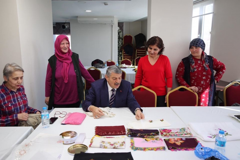 Akın el sanatları kurslarını ziyaret etti
