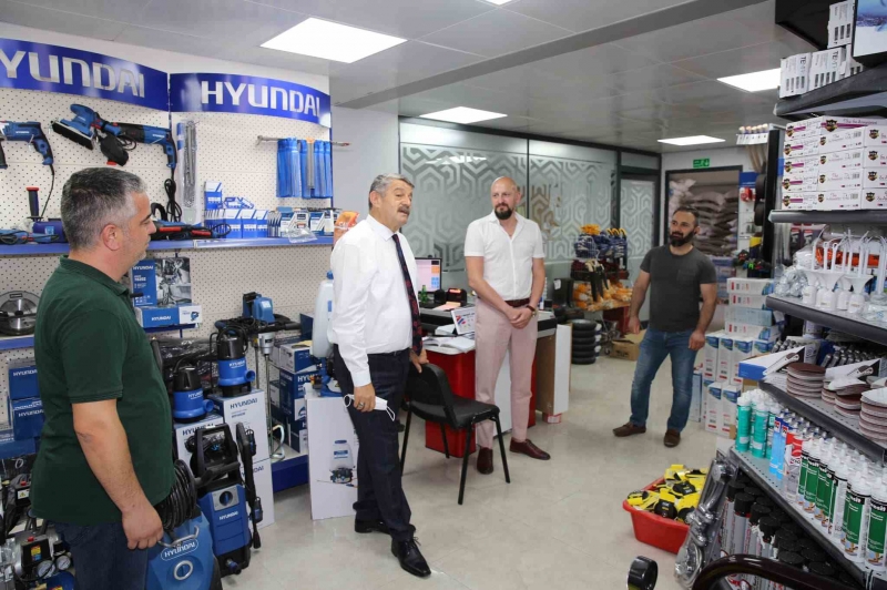 Akın, esnaf turundaydı