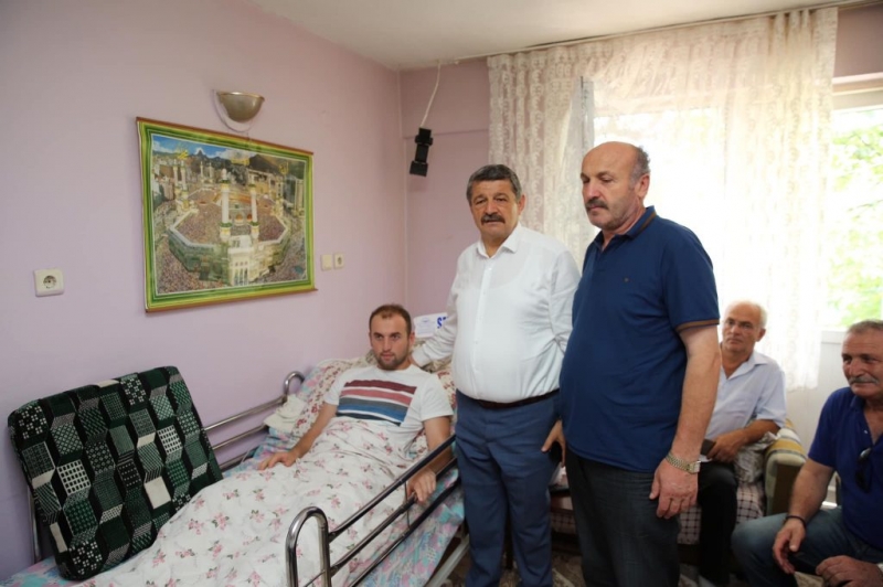 Akın, gazimizi ziyaret edip şifa diledi
