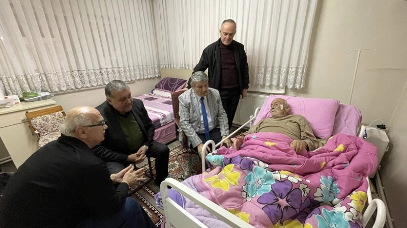Akın, hastalıkta da sağlıkta da vatandaşlarla