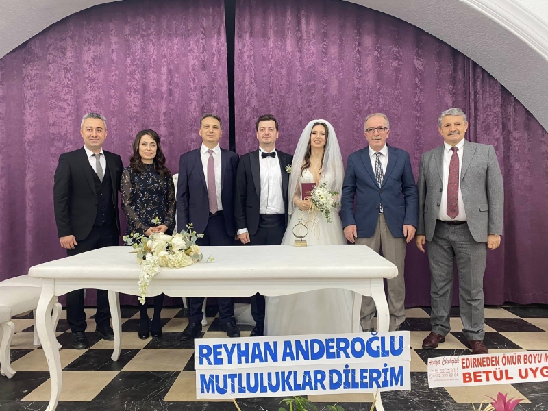 Akın mutluluklara ortak oldu