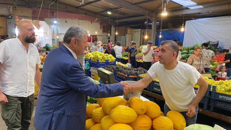 Akın, pazaryeri esnaflarını ziyaret etti