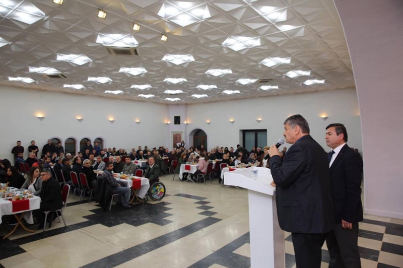 Akın, sandık başı görevlileriyle yemekte buluştu