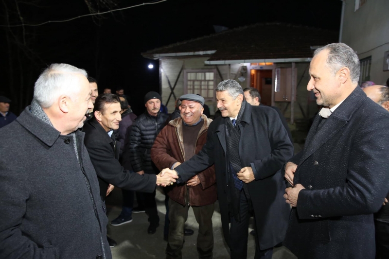 Akın, Şimşirli Camii’nde Kandil programına katıldı