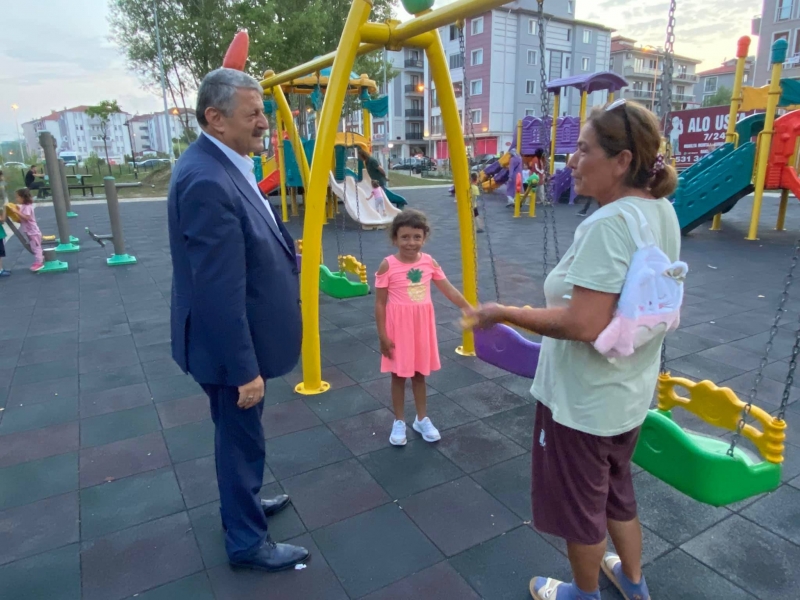 Akın, vatandaşlarla sohbet etti