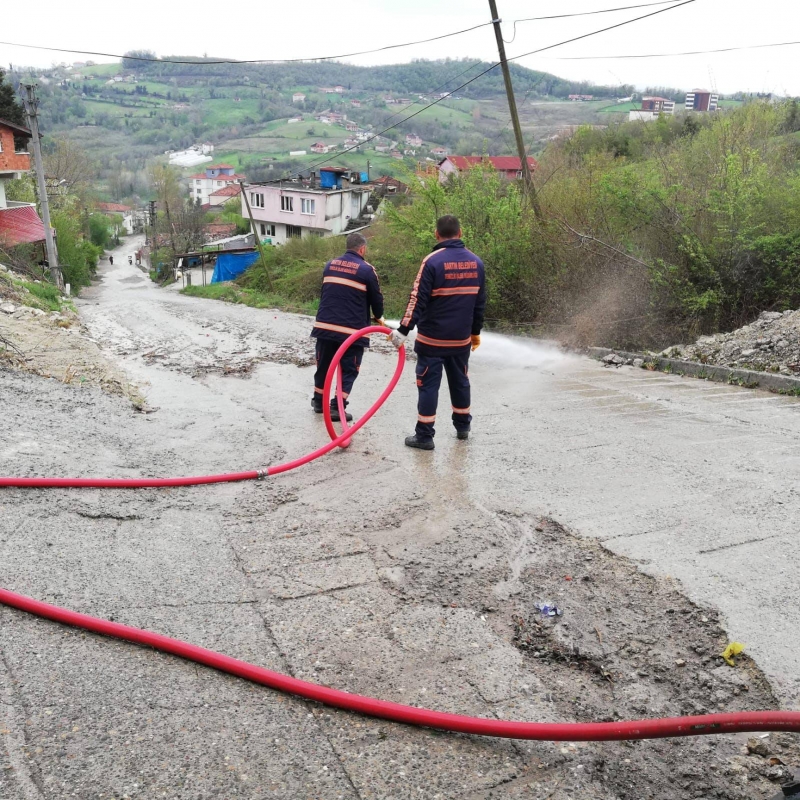 Aladağ Mahallesi’nde yollar yıkandı