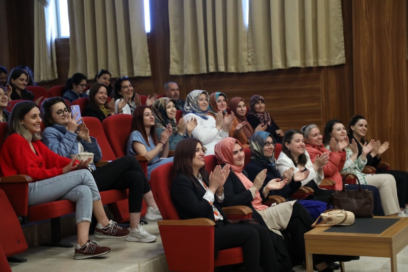 Annelerin ve çocukların gözünden anne olmak anlatıldı