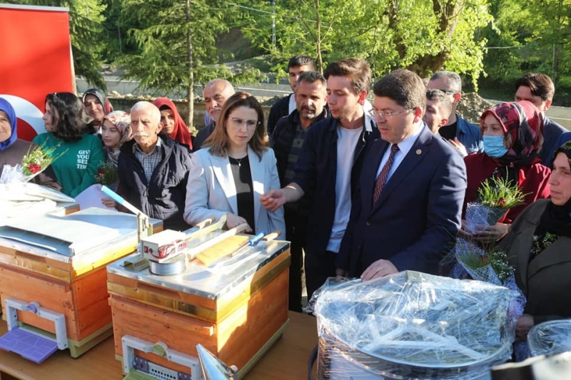 Arılı kovan ve arıcılık malzemeleri dağıtıldı