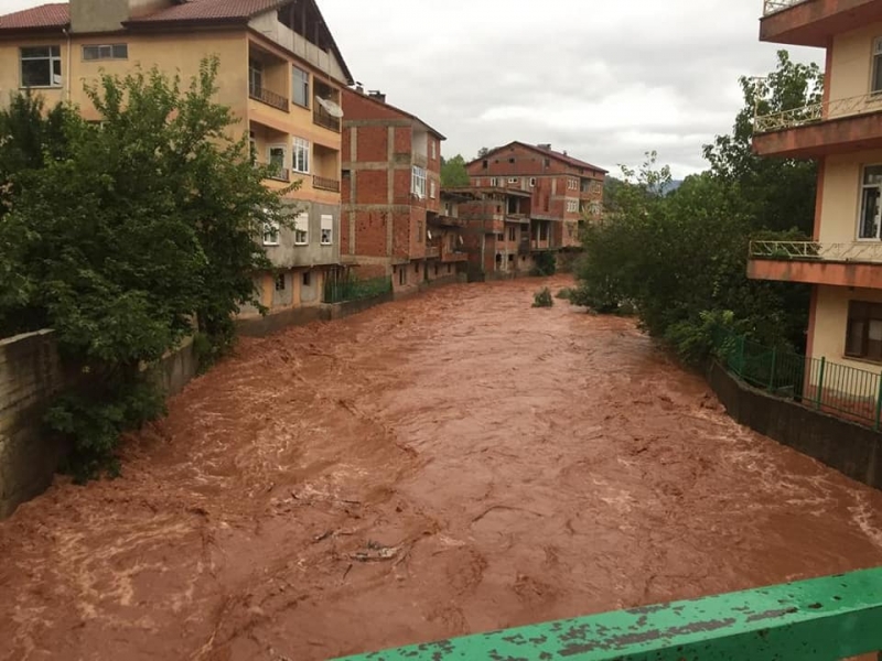 Arıt deresi taştı