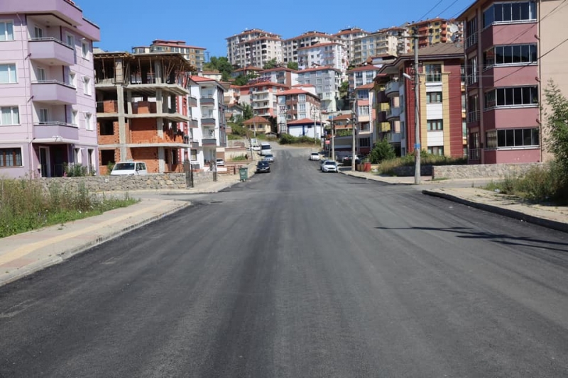 Asfalt ekipleri Cumhuriyet Mahallesi’nde