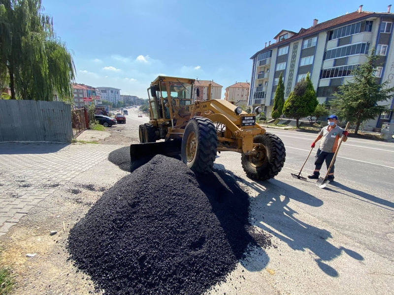 Asfalt ekipleri Kemerköprü’deydi…