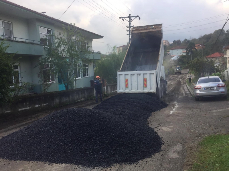 Asfalt ekipleri Şiremirçavuş’ta…