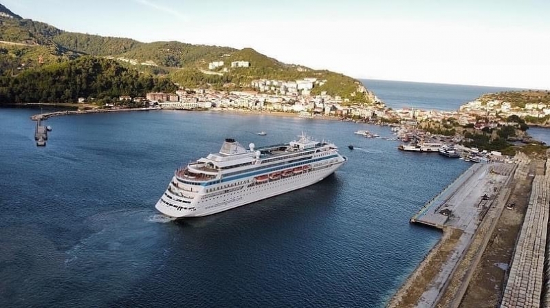 Astoria Grande, nazara geldi!