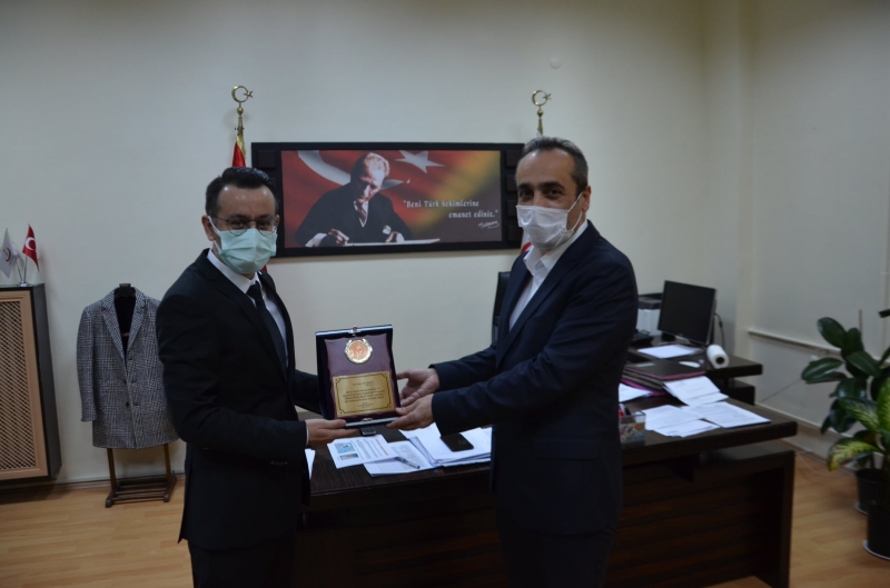 Babası adına 4 tane oksijen cihazı bağışladı