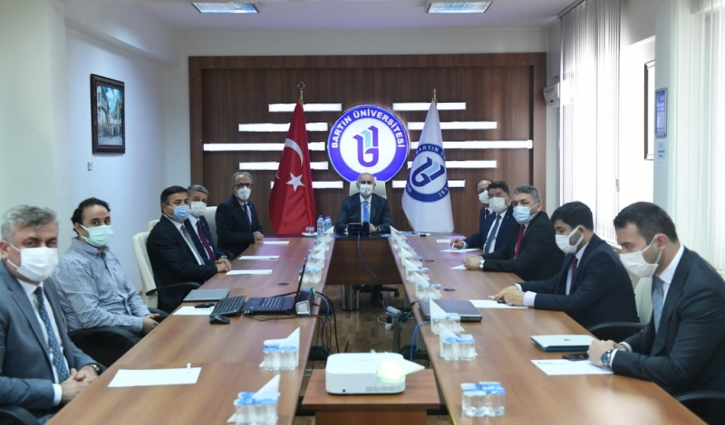 Bakan, BÜ’den övgüyle bahsetti