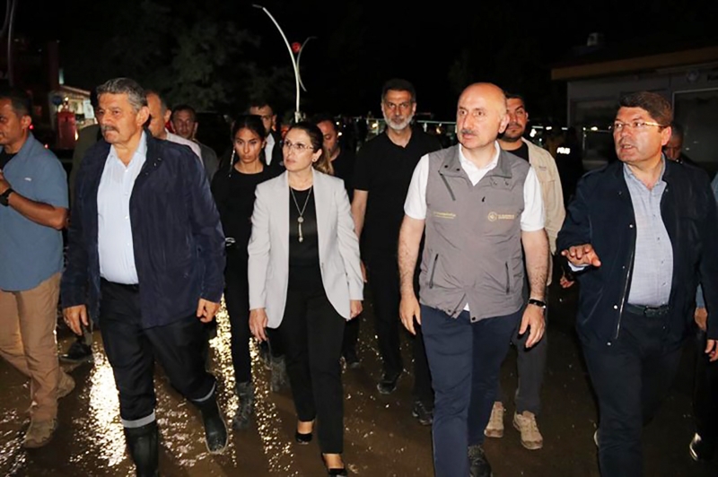 Bakan Karaismailoğlu Bartın’a incelemede bulundu
