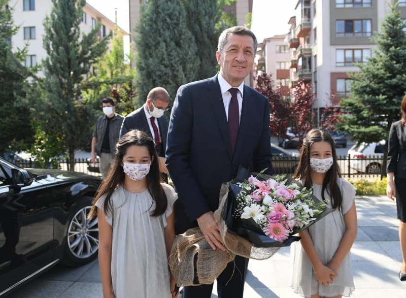 Bakan Selçuk: “Çocuklar iyi yetişsin donanımlı olsun istiyoruz”