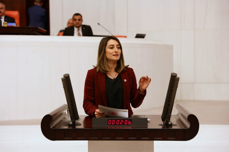 Bankoğlu, genç işsizliğin çözümünü anlattı