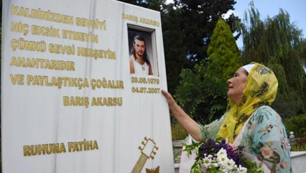 Barış Akarsu, mezarı başında anıldı