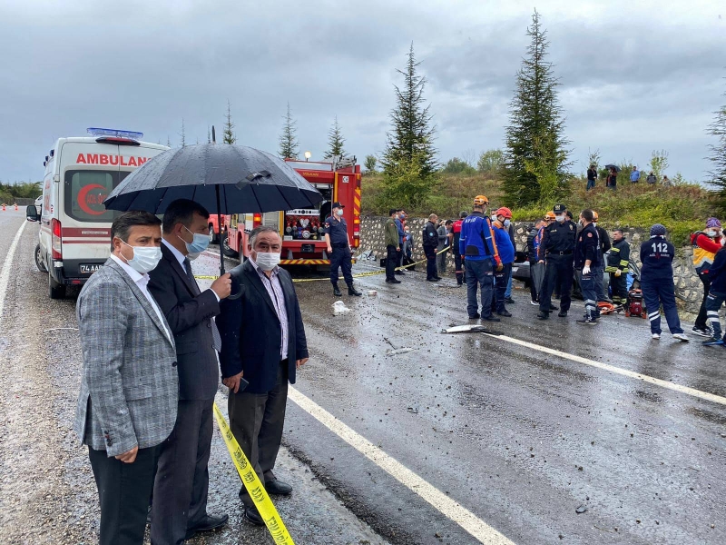 Bartın İtfaiyesi trafik kazalarına anında müdahale etti