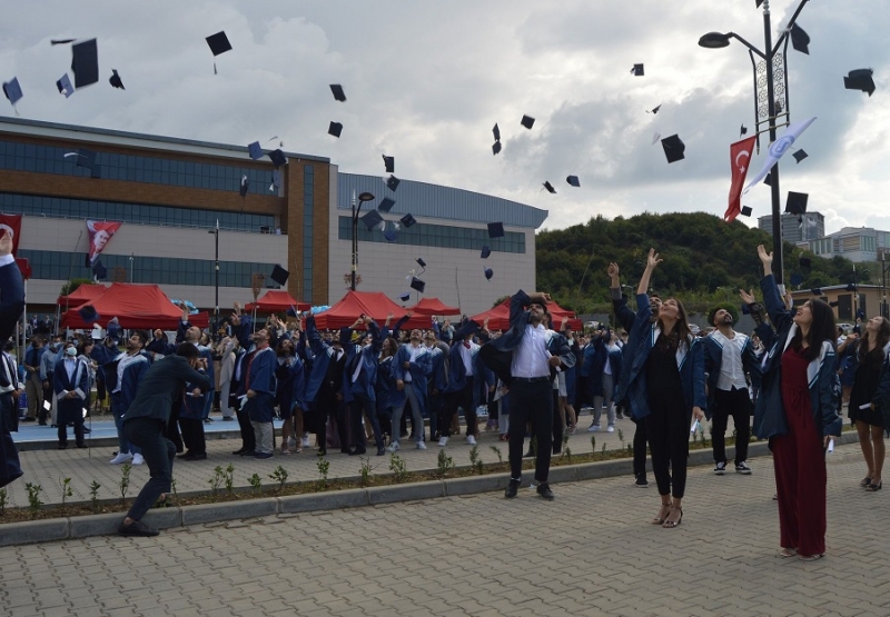 Bartın Üniversitesi 3 bin 300 mezun daha verdi