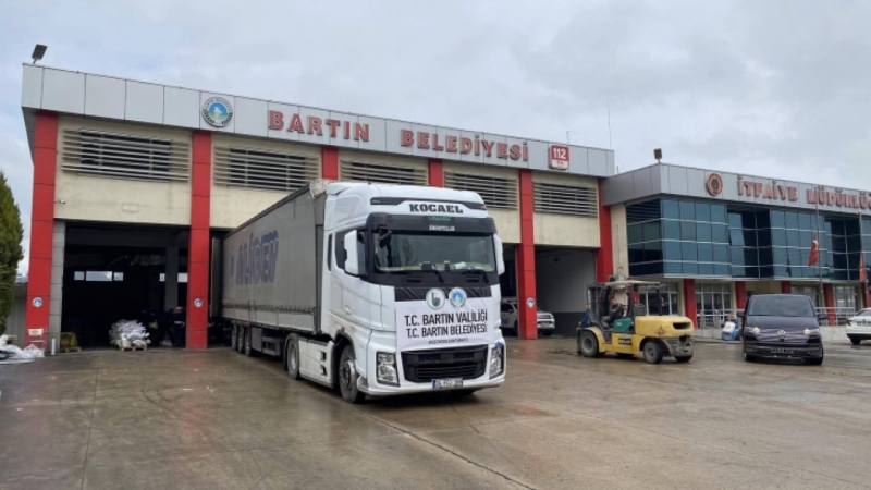 BARTIN’DAN AFET BÖLGESİNE YARDIM YAĞIYOR 12 günde 205 tır-kamyon dolusu malzeme gönderildi