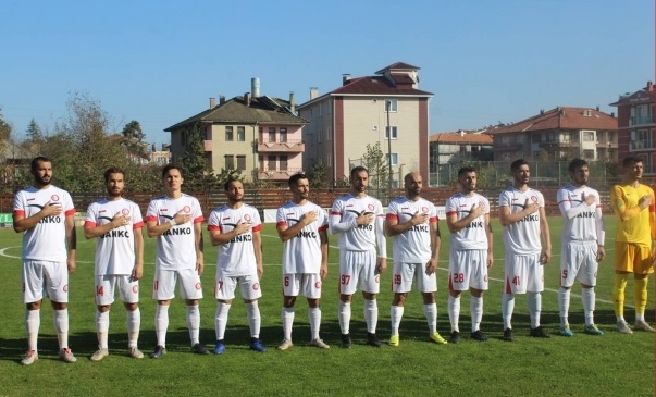 Bartınspor 3 futbolcuyla yolları ayırdı