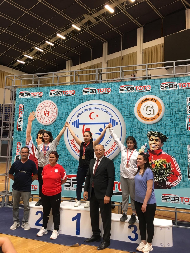 BARÜ’lü sporculardan Halter Şampiyonasında 6 madalya