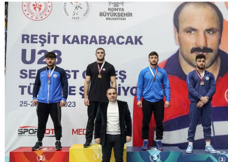 BARÜ’nün gururu milli güreşçiler altına doymuyor