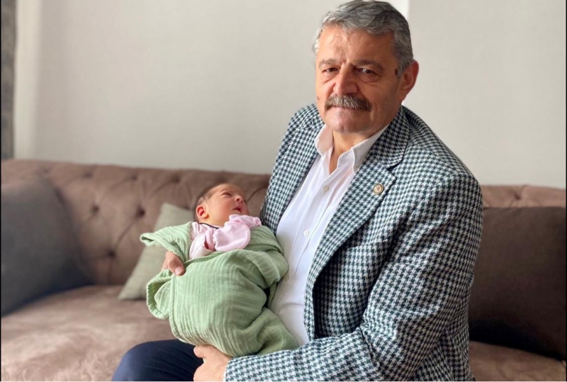 Başkan Akın 3. kez torun sevinci yaşadı