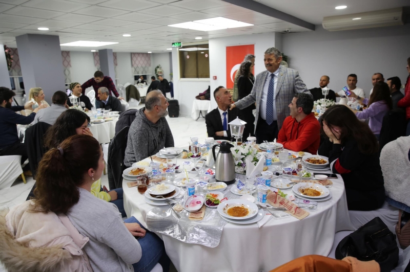 Başkan, basın ve muhtarlarla iftarda buluştu
