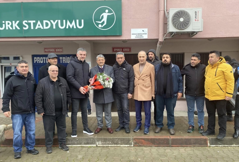 Başkan çiçeklerle karşılandı
