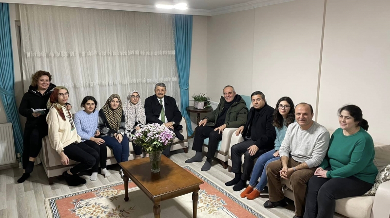 Başkan depremzedeleri yalnız bırakmıyor