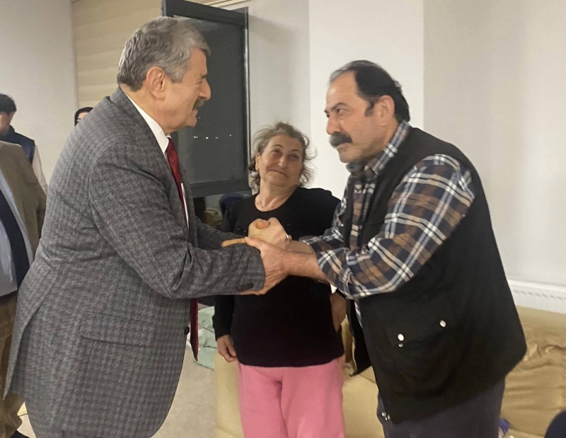 Başkan, depremzedeleri ziyaret etti