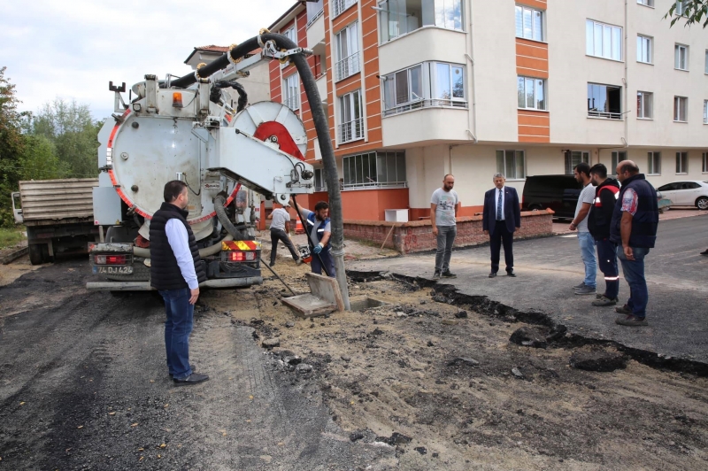 Başkan devam eden üstyapı çalışmalarını inceledi
