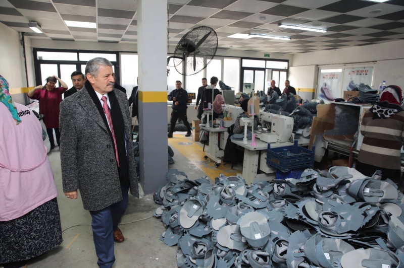 Başkan Kozcağız’da fabrikaları gezdi