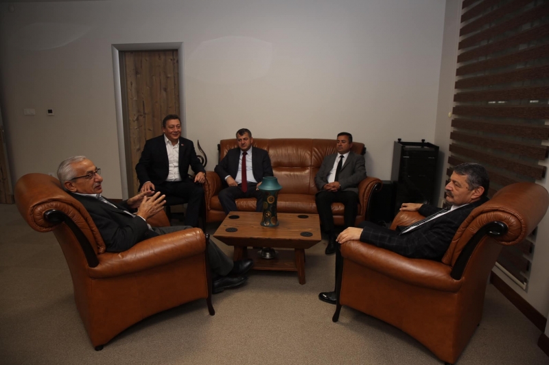 Başkan OSB’de ziyaretlerde bulundu