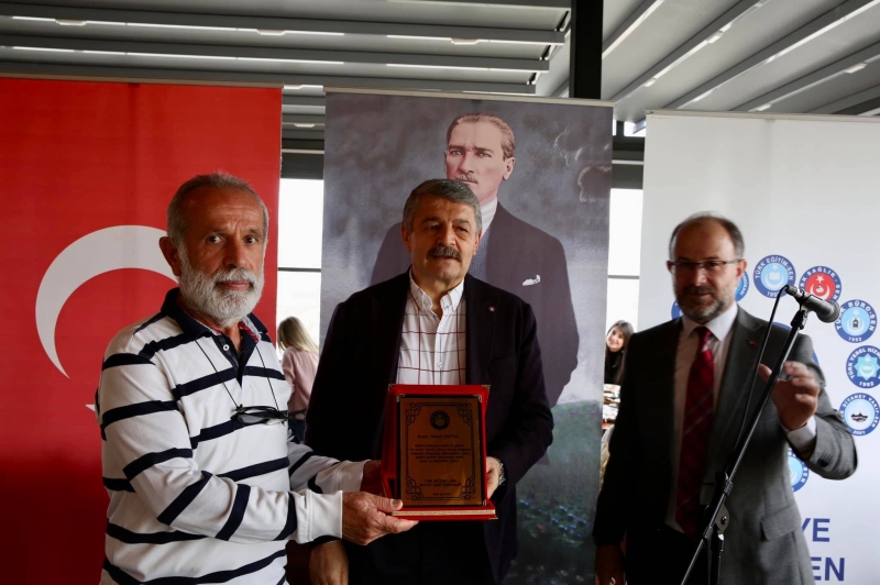 Başkan şilt takdim törenine katıldı