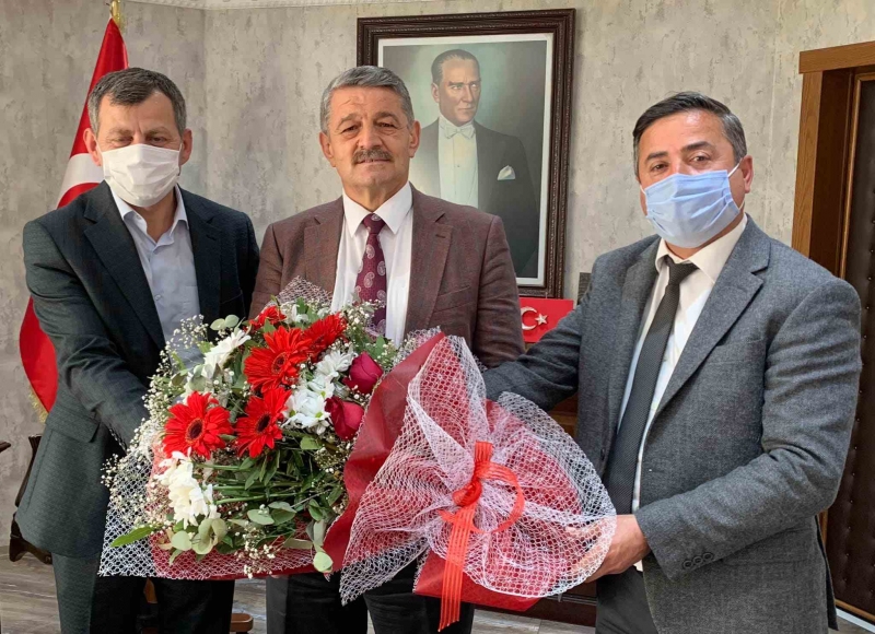 Başkana sürpriz doğum günü kutlaması