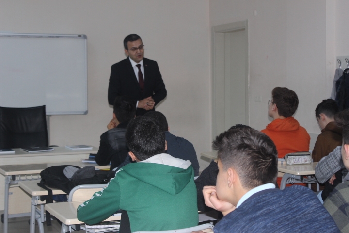 Başsavcı, ortaokulda derse girdi