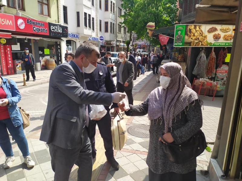 Belediye, 2 günde 5 bin maske dağıttı