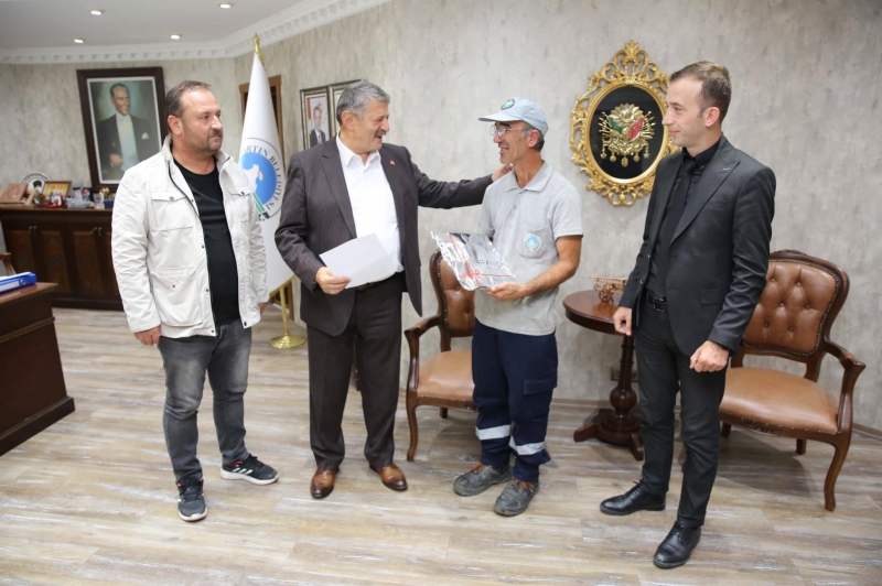 Belediye personeli teşekkür dilekçesi ile onore edildi