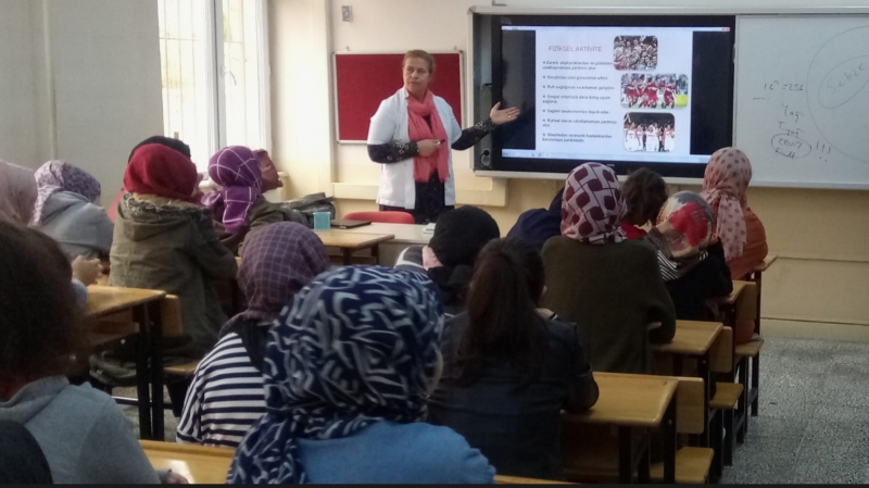 Beslenme eğitimleri okullarda sürüyor