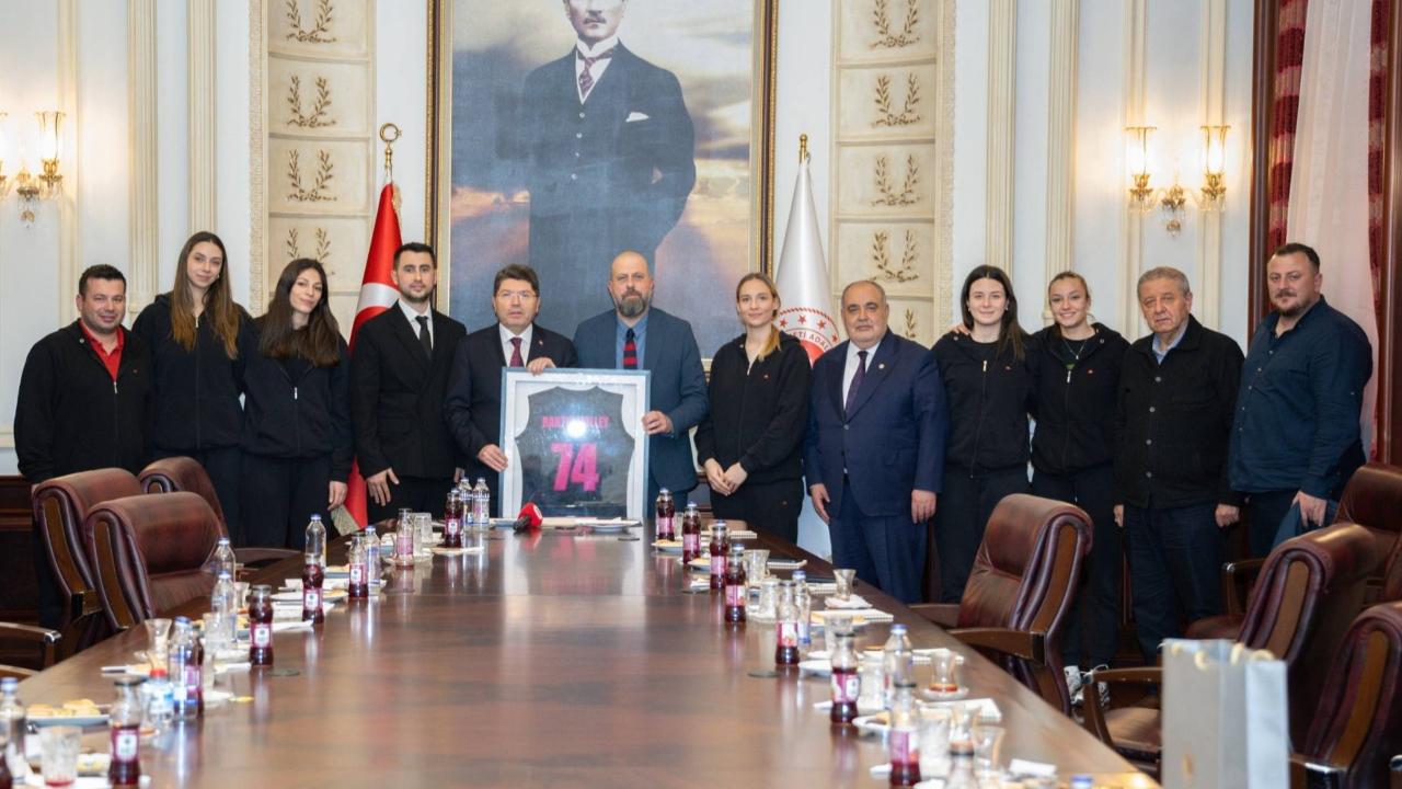 Bartın Volley Academy'den Bakan Tunç'a ziyaret