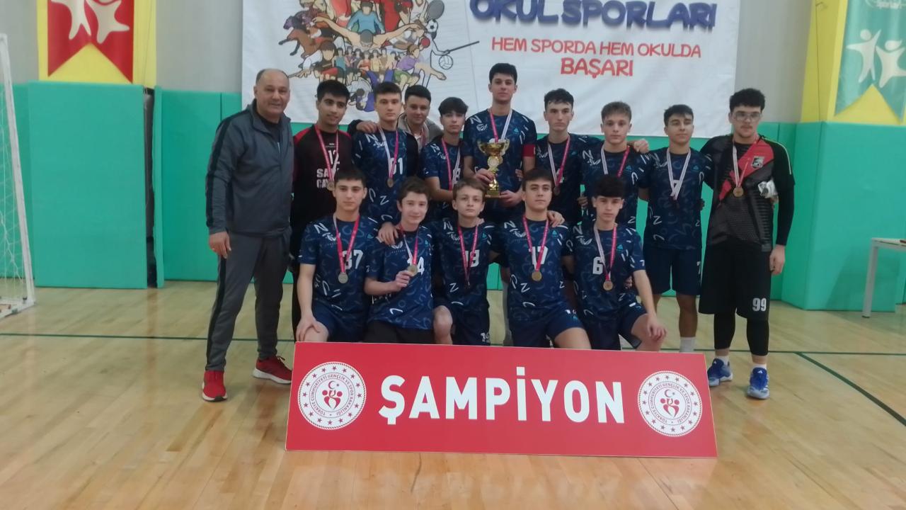 Fen Lisesi Futsal'da şampiyon oldu