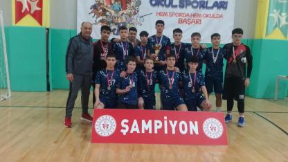 Fen Lisesi Futsal'da şampiyon oldu